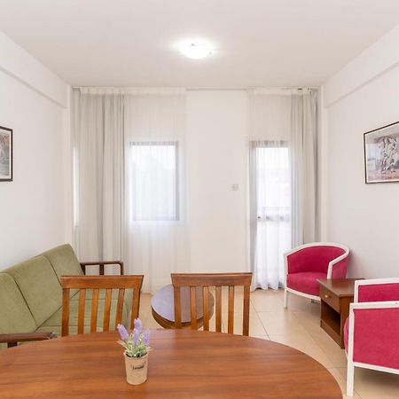 Flora Hotel Apartments โปรทาราส ภายนอก รูปภาพ