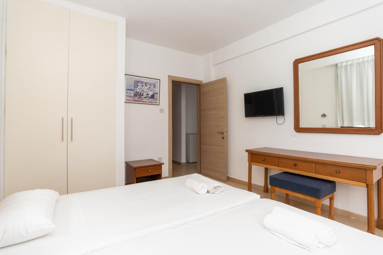 Flora Hotel Apartments โปรทาราส ภายนอก รูปภาพ