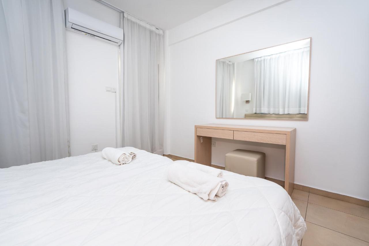 Flora Hotel Apartments โปรทาราส ภายนอก รูปภาพ