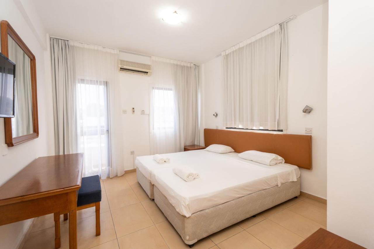 Flora Hotel Apartments โปรทาราส ภายนอก รูปภาพ