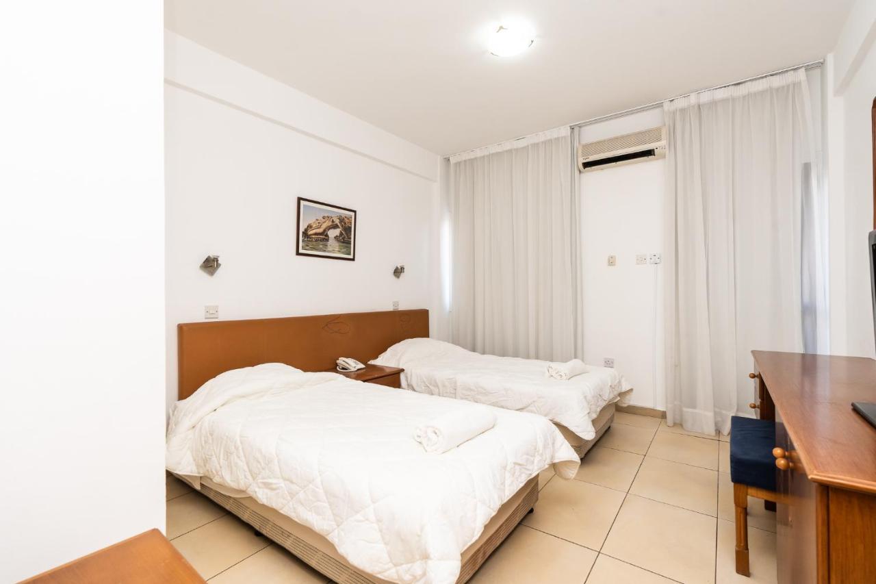 Flora Hotel Apartments โปรทาราส ภายนอก รูปภาพ