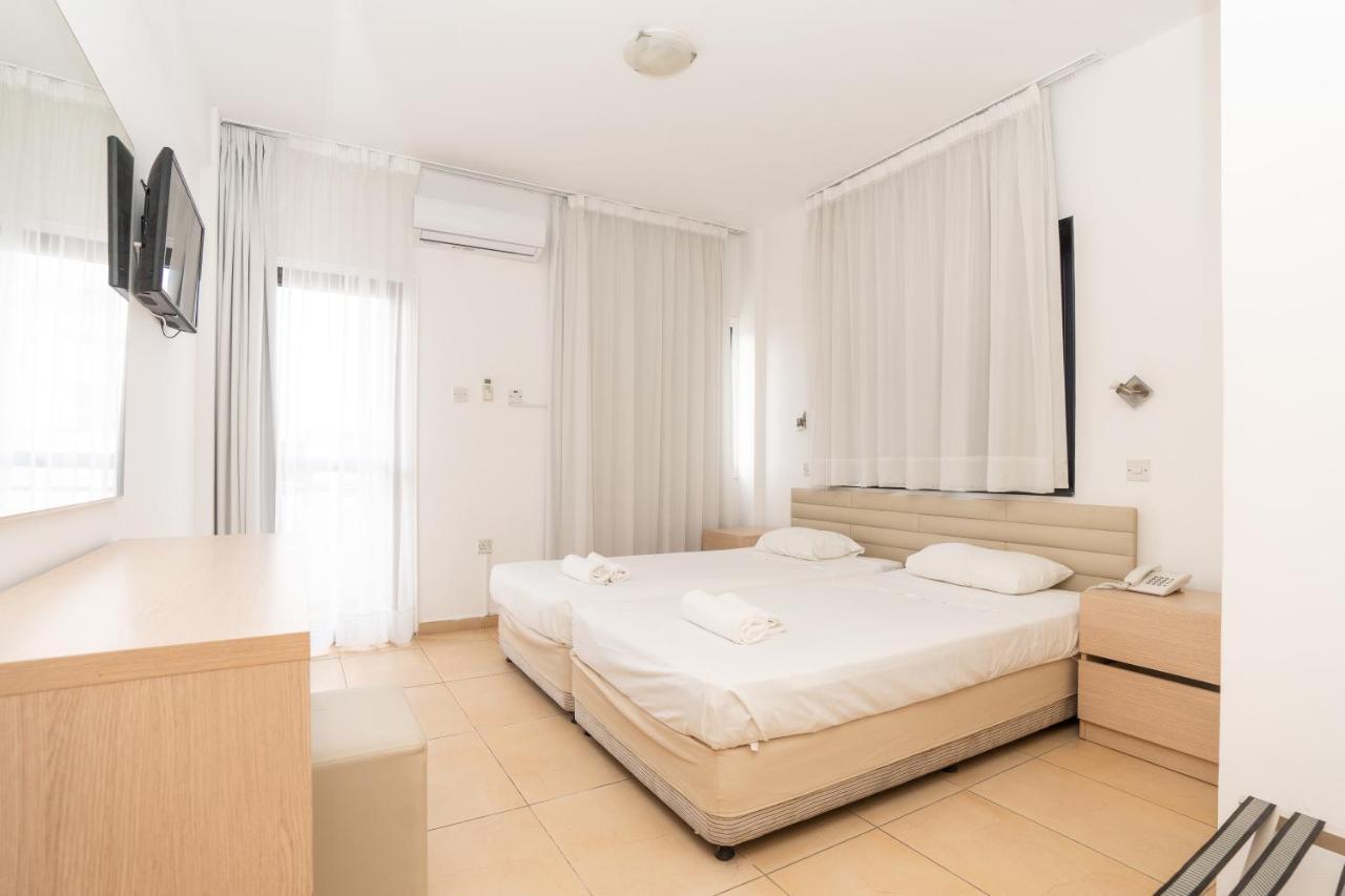 Flora Hotel Apartments โปรทาราส ภายนอก รูปภาพ