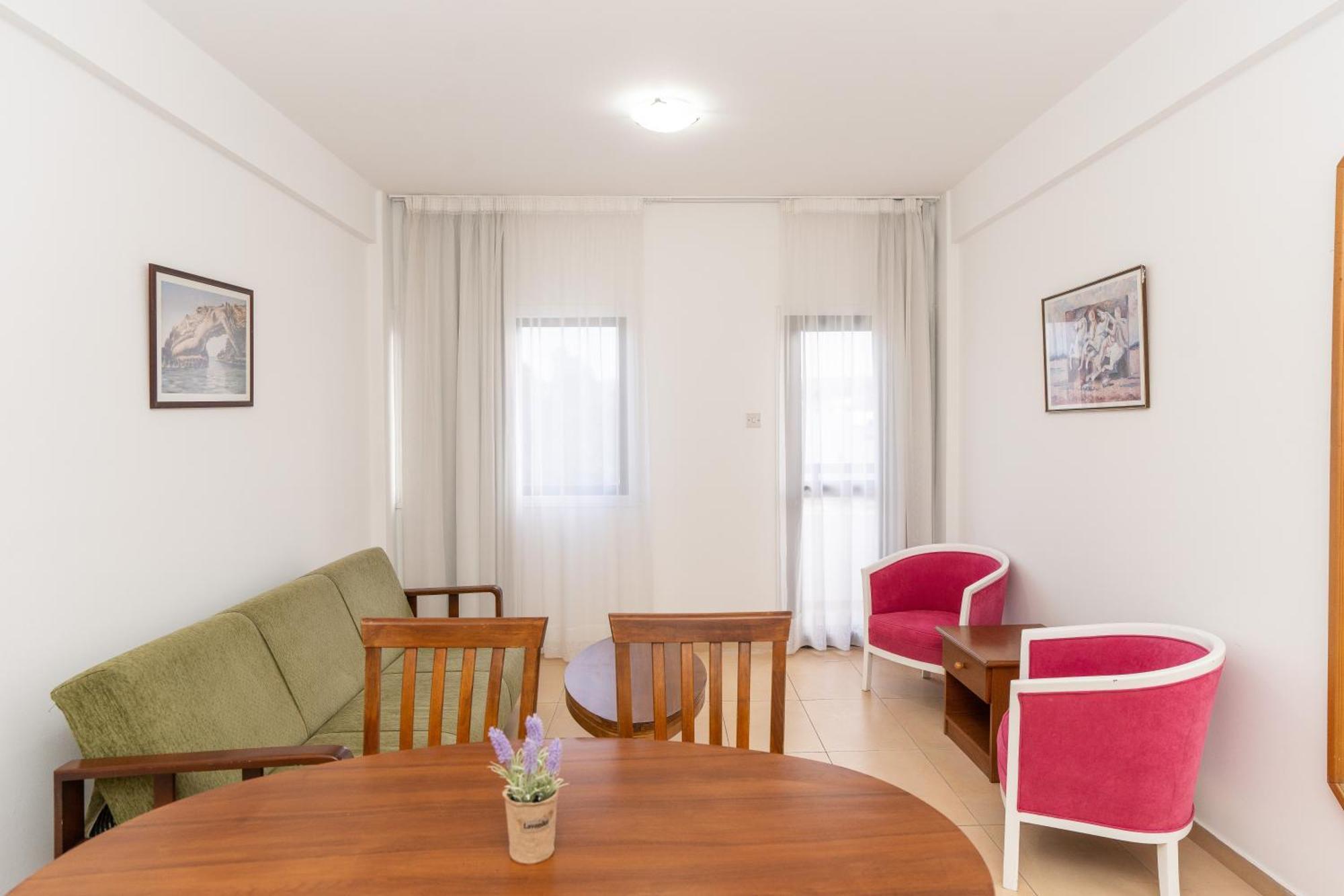 Flora Hotel Apartments โปรทาราส ภายนอก รูปภาพ
